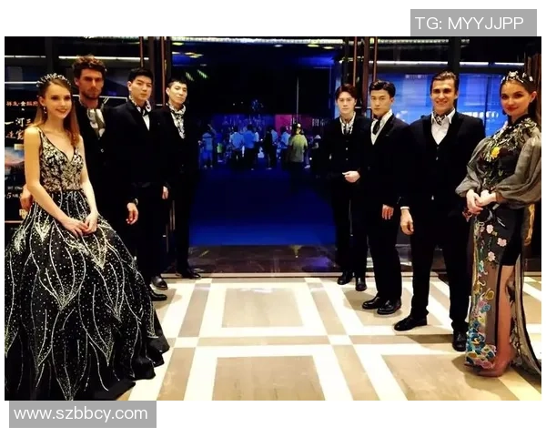 参加酒会的足球球星现身引发关注 与名流交际展现另一面风采 参加酒会的足球球星现身引发关注 与名流交际展现另一面风采