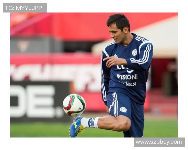 日本足球球星帅气形象与拼搏精神并存激励年轻一代球迷