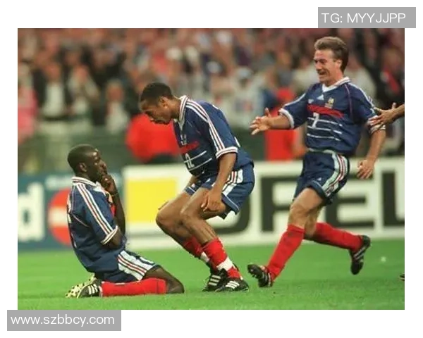 球星防守艺术揭秘：从个人技巧到团队协作的完美融合