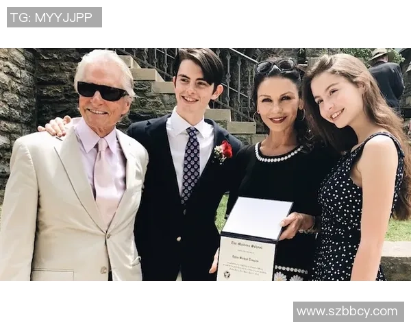 足球星二代颜值大比拼父子同框合影照片集锦