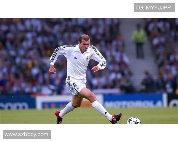 足球球星笔记全景解析带你全面了解绿茵巨星成长与辉煌轨迹